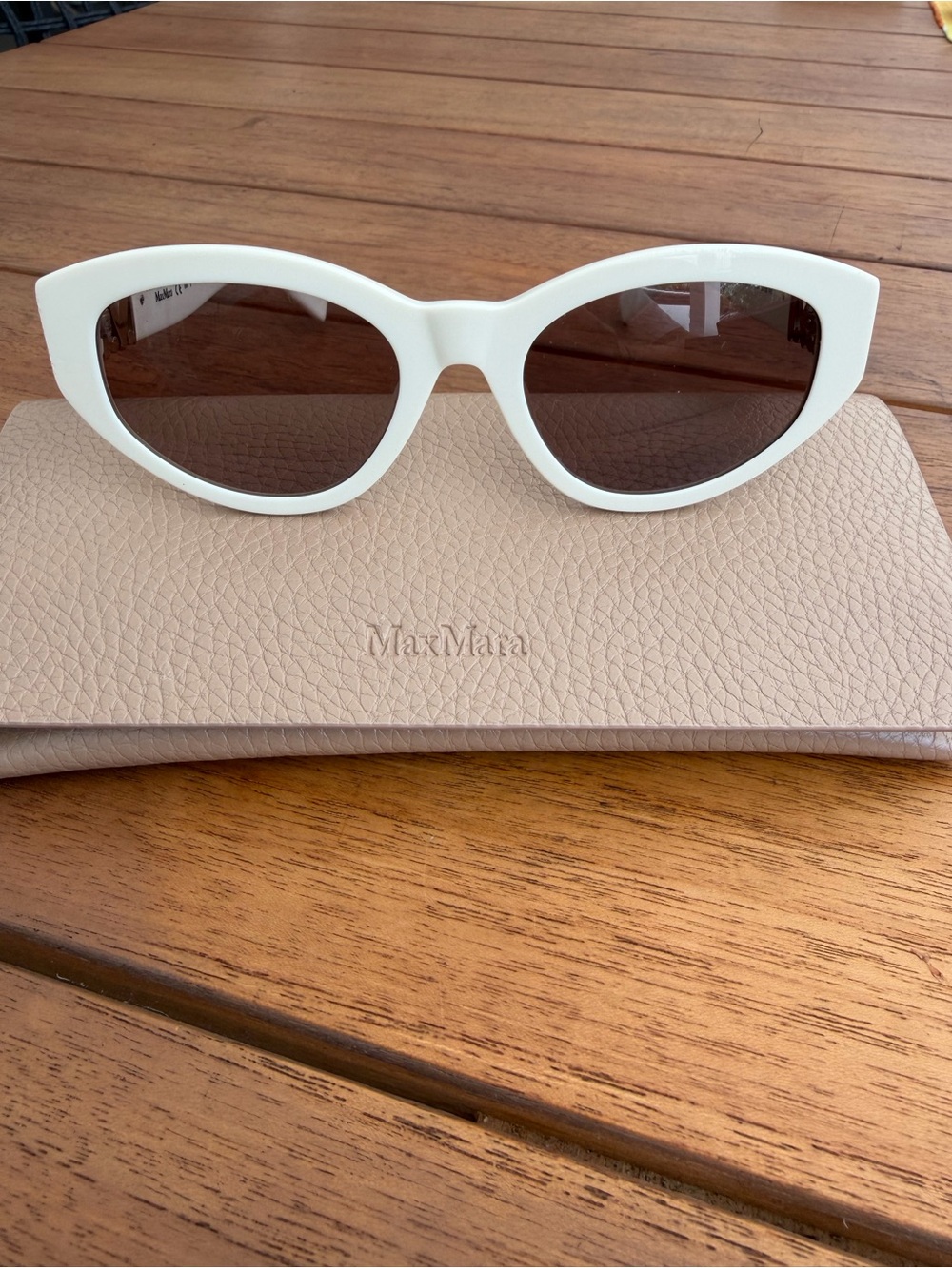 MaxMara White Cat-Eye Sunglasses with Brown Lenses